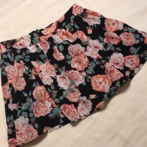 Ladies Forever 21 Black Floral Skort